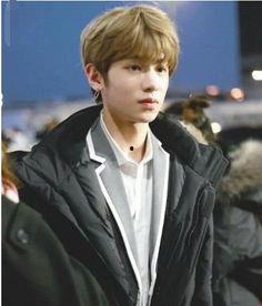 黄明昊素颜照片,真实颜值与镜头下的差异